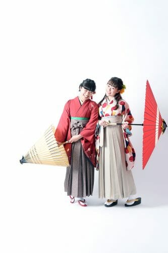 お友達と卒業記念写真を撮ろう　衣装と写真のブライダルハウスひまわりへ