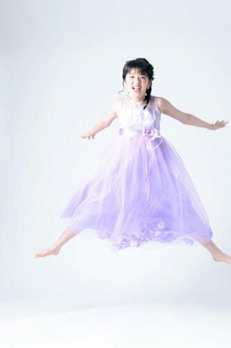 10才ととせの祝い記念写真。ドレスも和装も込みの撮影プランは価格が安くおさえられる