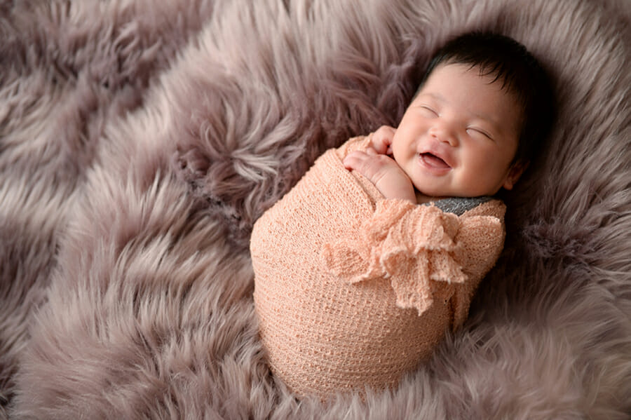 新生児の写真のニューボーンフォトです。生後9日のうまれたばかりの赤ちゃん