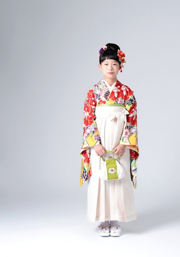 10才のハーフ成人式に袴を着て記念撮影