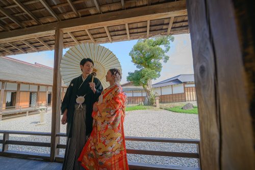 伏木国宝勝興寺でオレンジの色打掛を着てウェディングの前撮り