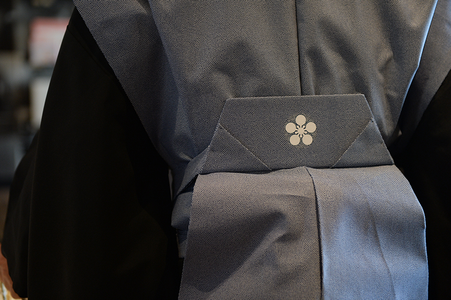 高岡御車山祭りでの裃姿、家紋は「梅鉢」です