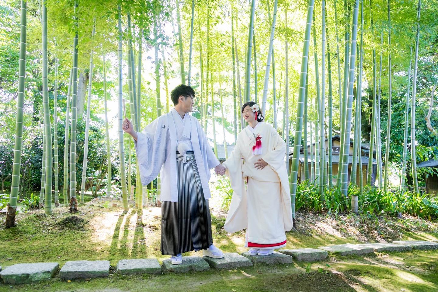 富山県の結婚式の写真撮りならブライダルハウスひまわりが値段も安く、衣裳もこだわりのものが揃う